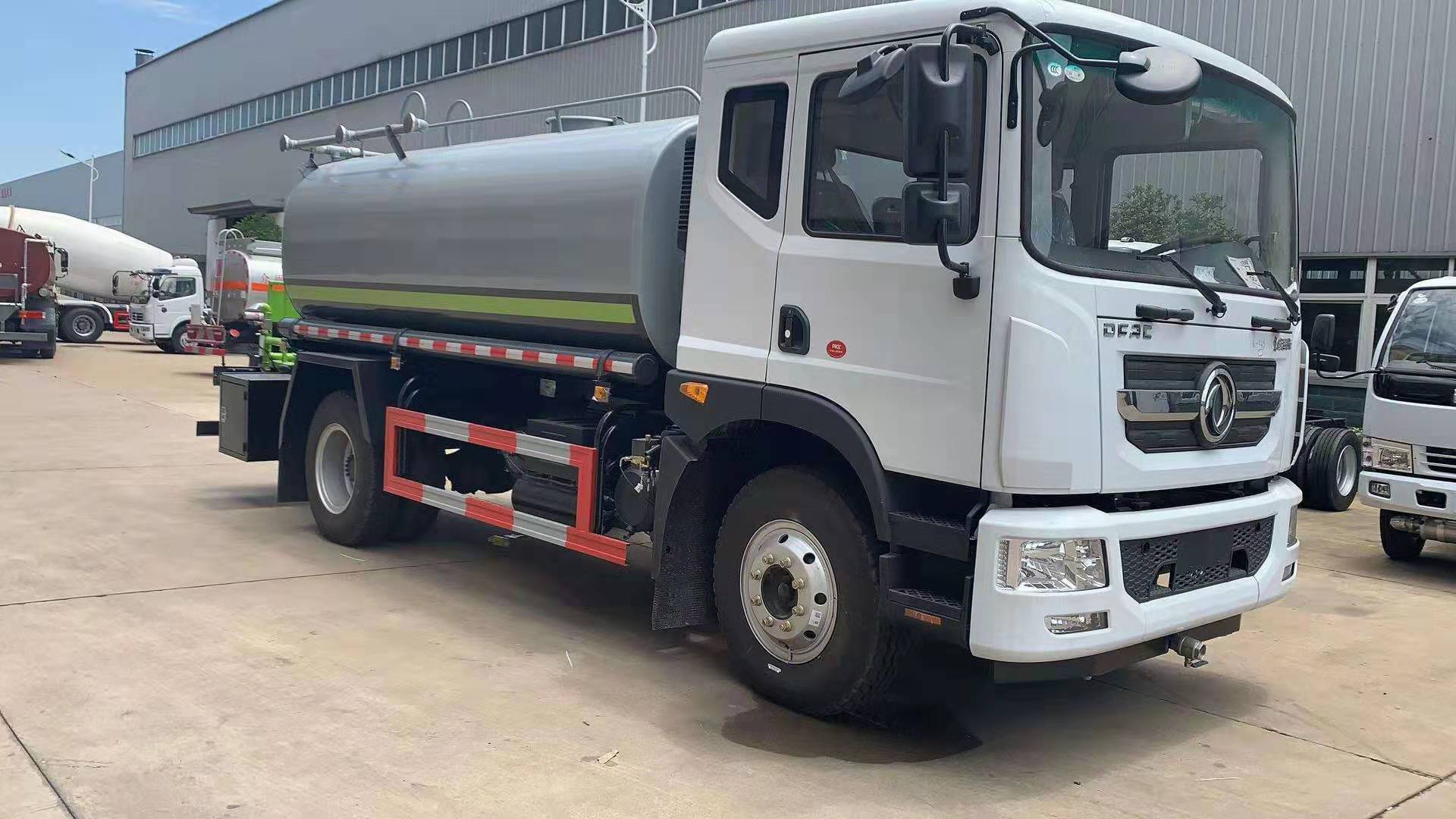 工地灑水車 守護文明施工的“清道夫”